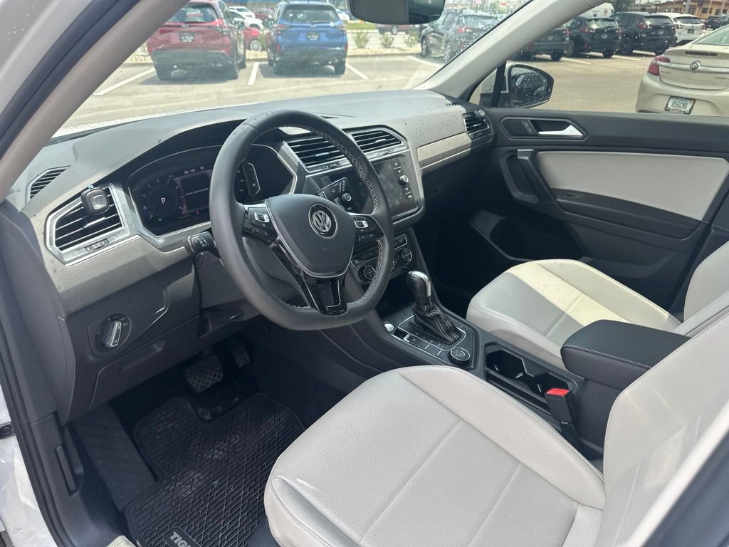 Used 2021 Volkswagen Tiguan SEL AWD/4WD image 14