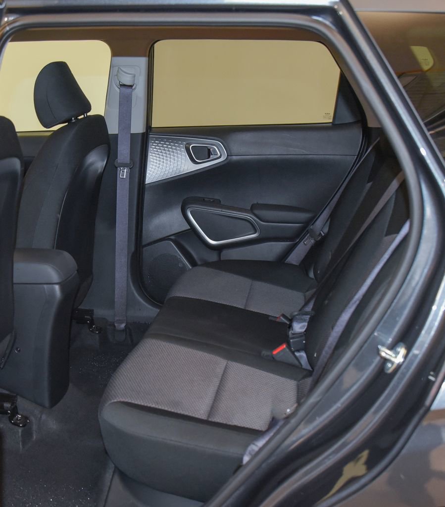 Used 2025 Kia Soul LX w/ LX Technology Package FWD image 6