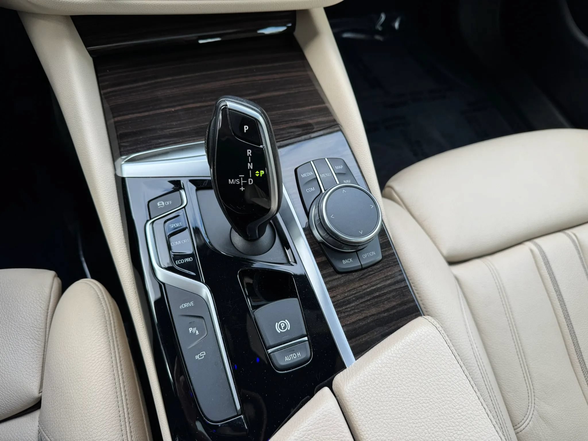 Used 2018 BMW 530e xDrive AWD/4WD image 38