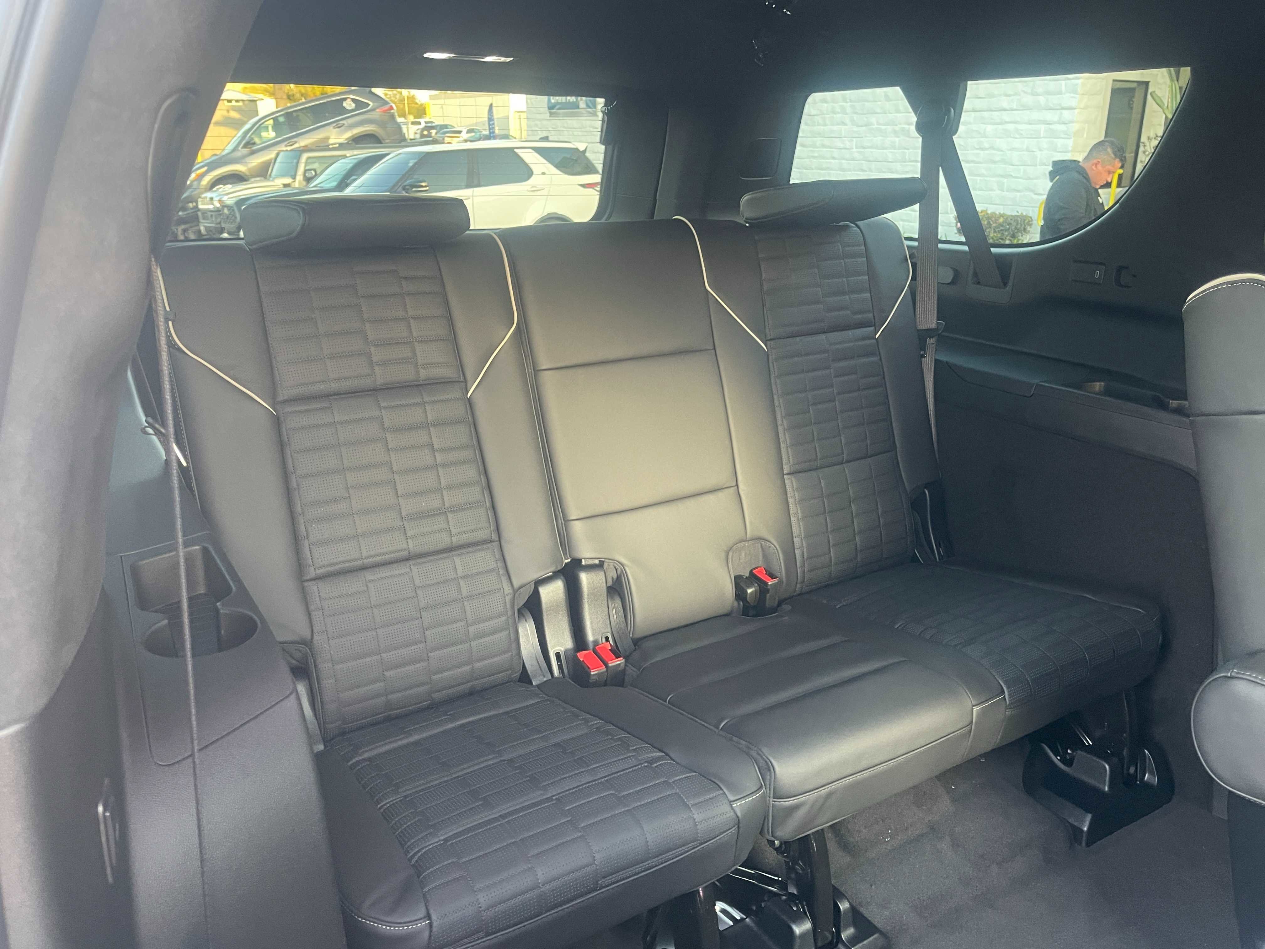 Used 2025 Cadillac Escalade ESV V image 19