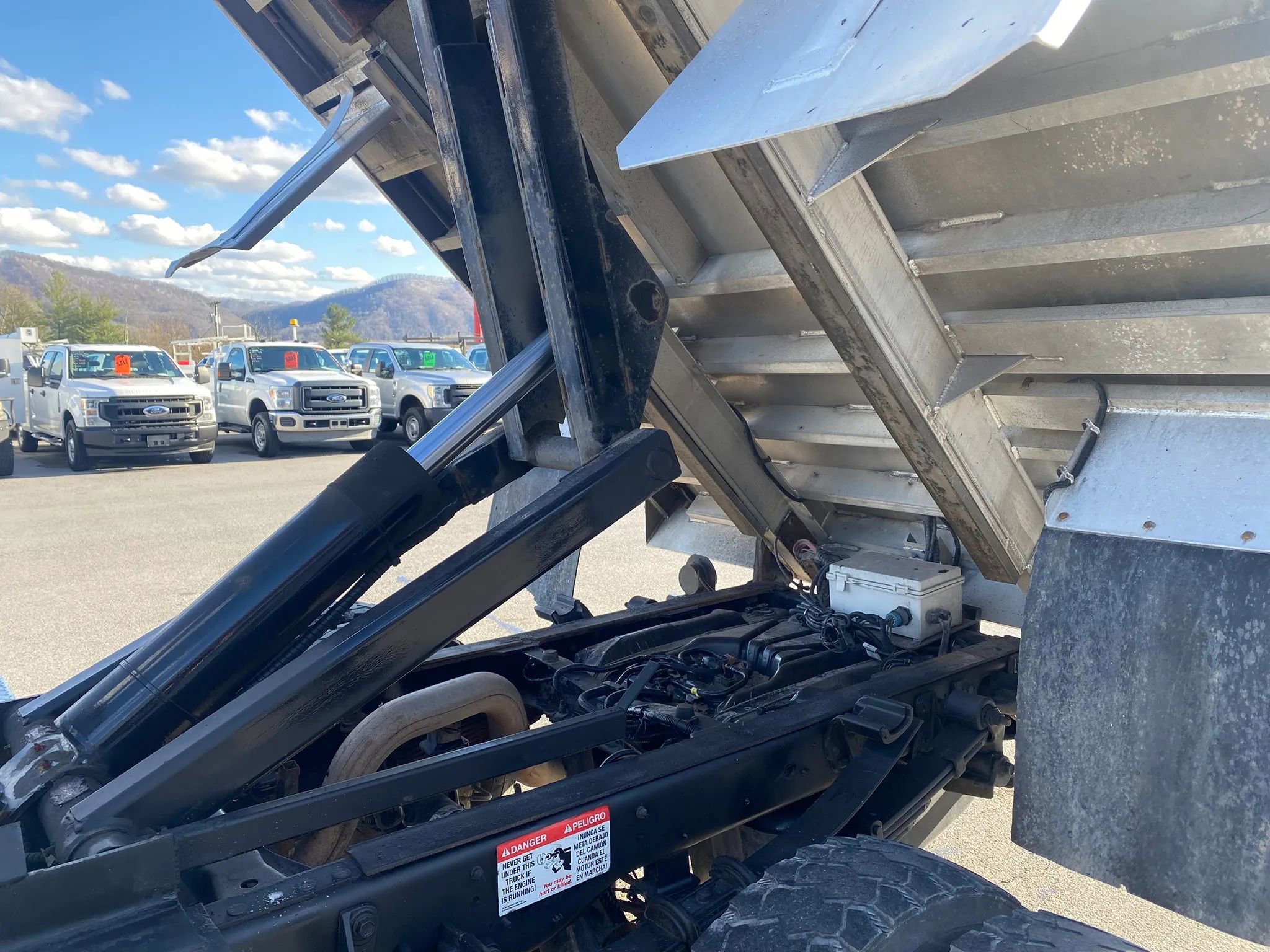 Used 2019 Ford F550 4x4 Regular Cab Super Duty image 31