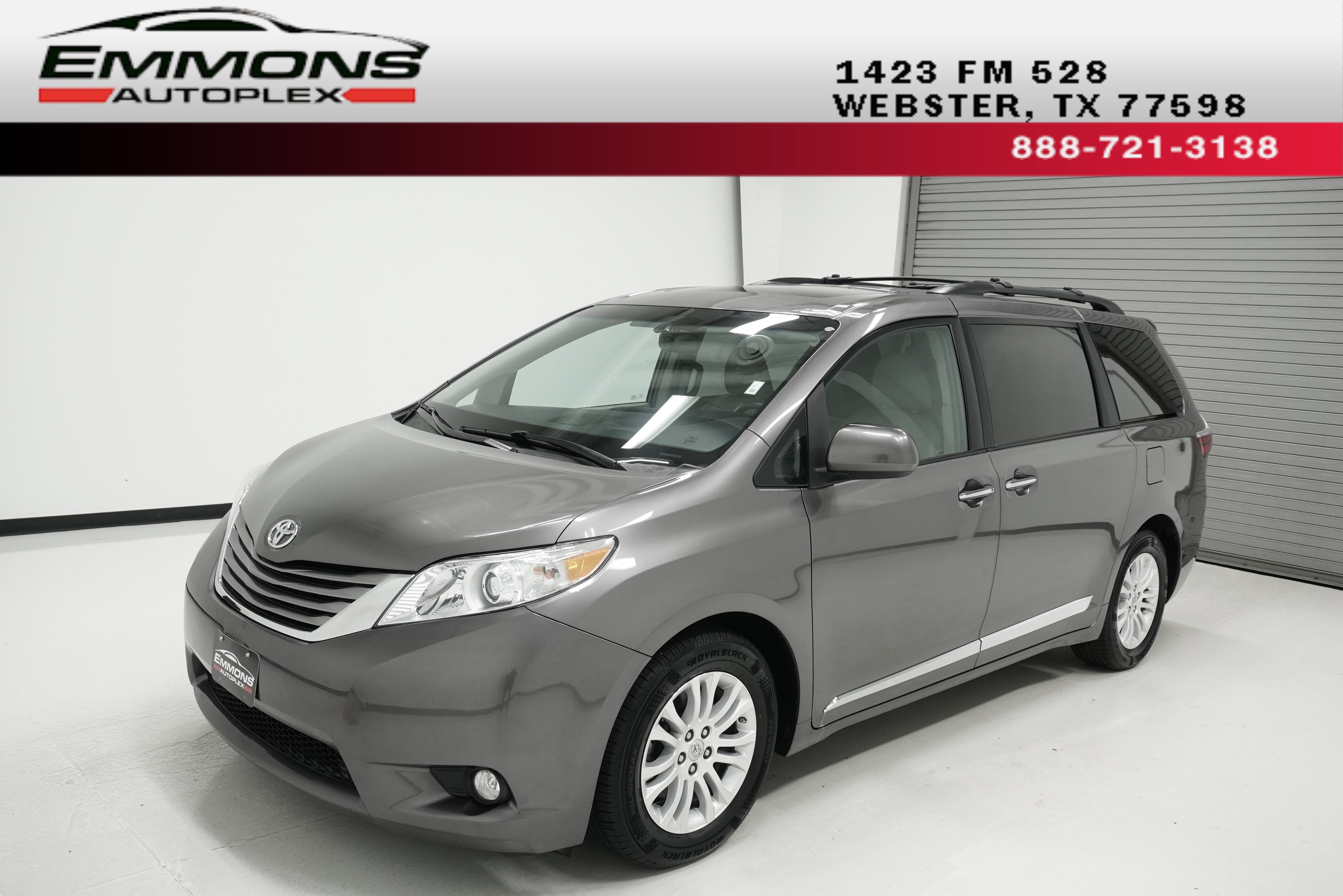 Used 2017 Toyota Sienna XLE w/ XLE Navigation Package FWD image 1