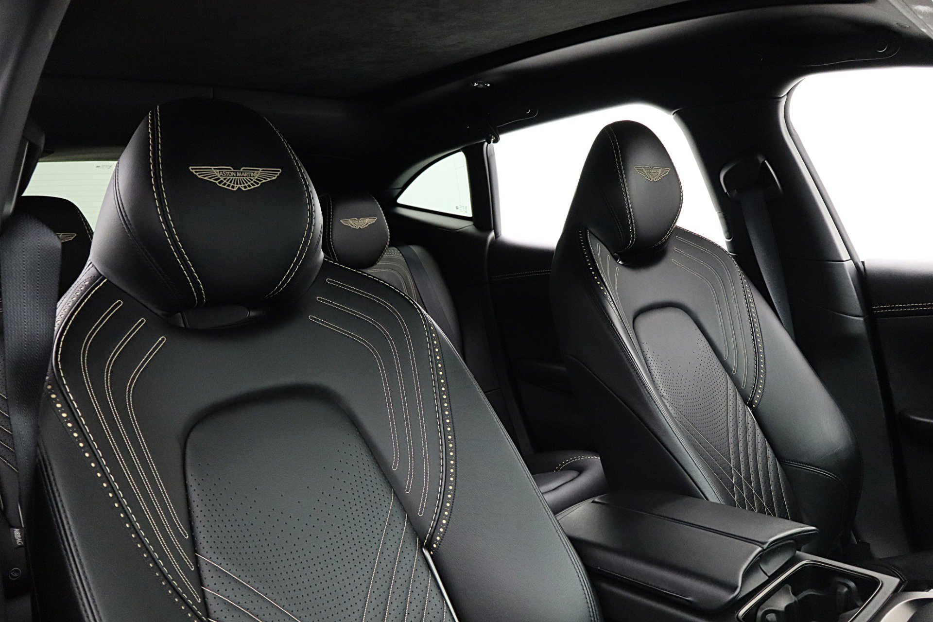 Used 2021 Aston Martin DBX AWD/4WD image 34