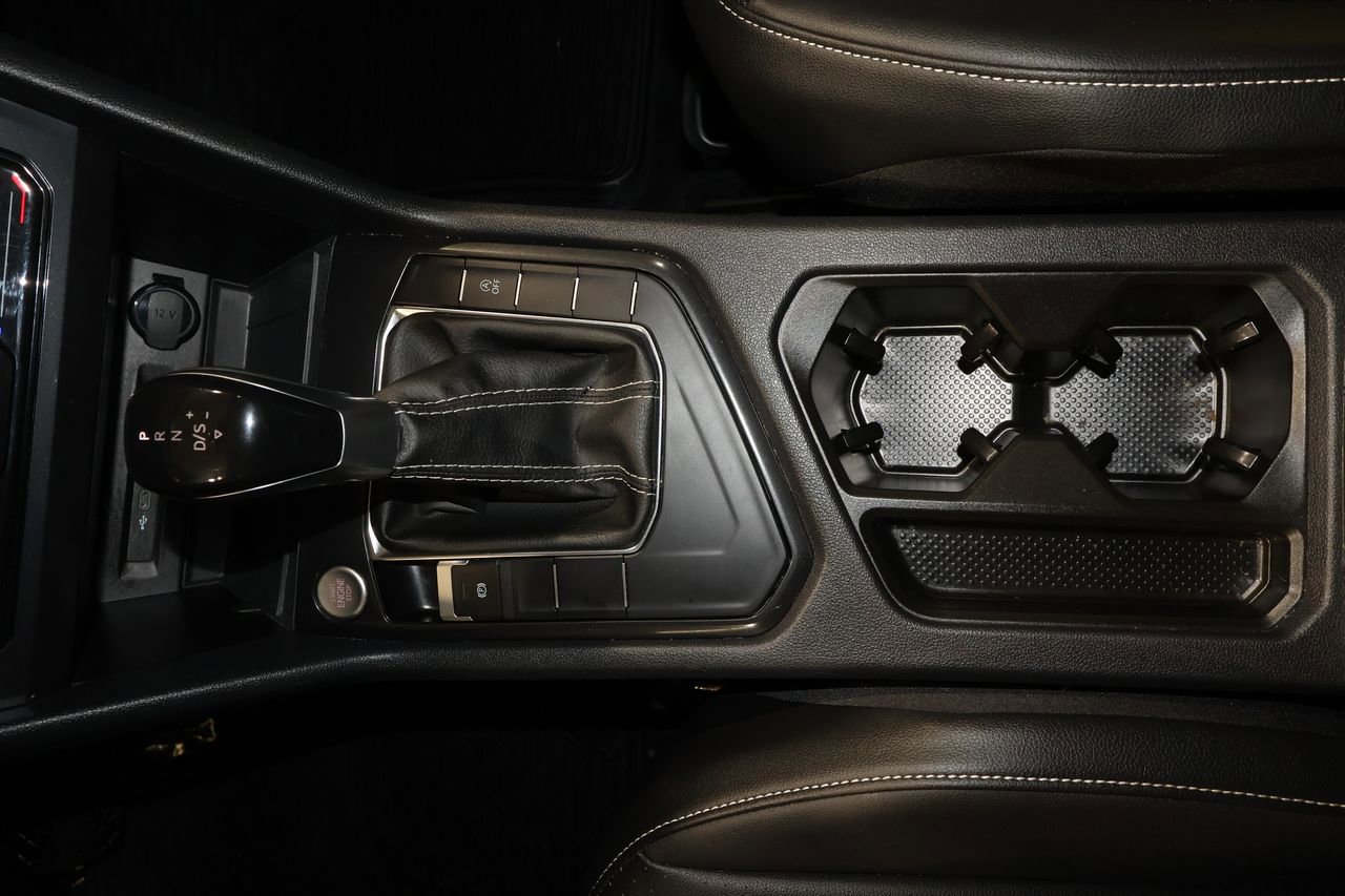 Used 2023 Volkswagen Tiguan SE w/ Panoramic Sunroof Package image 14