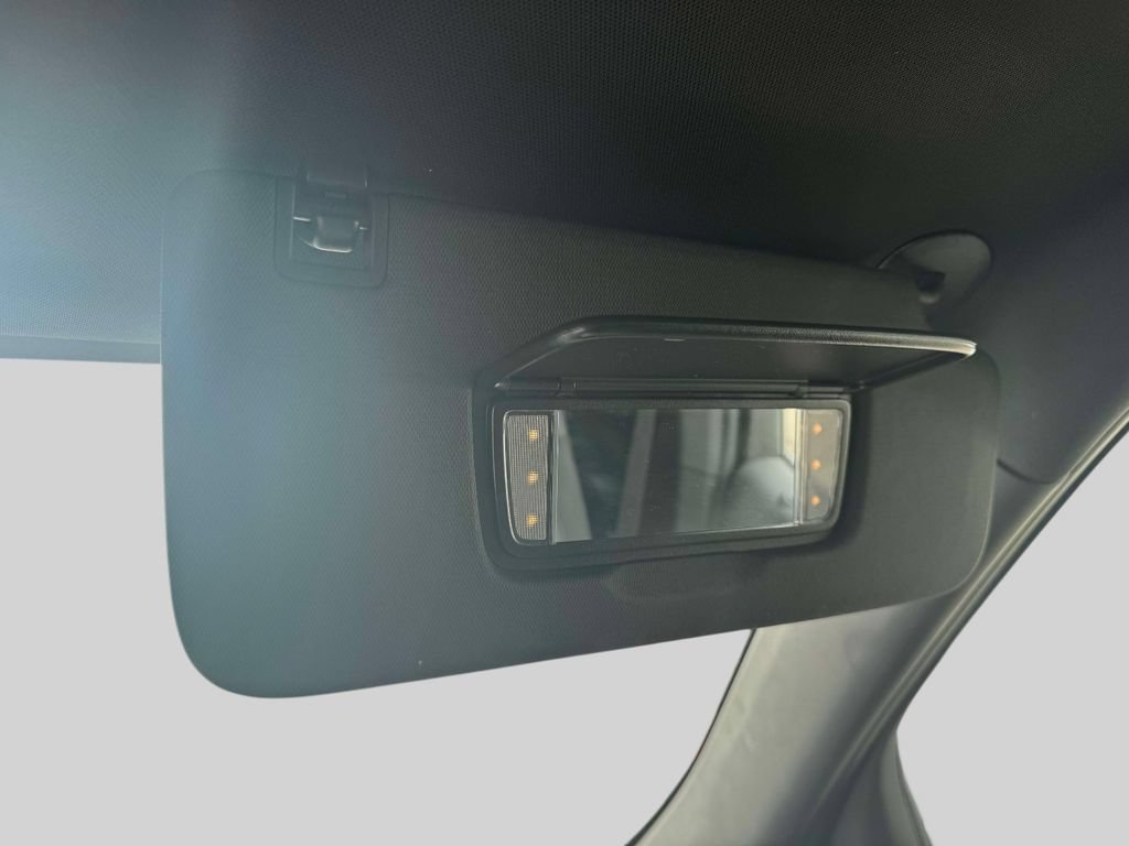 Used 2023 Chevrolet Traverse LT FWD image 31