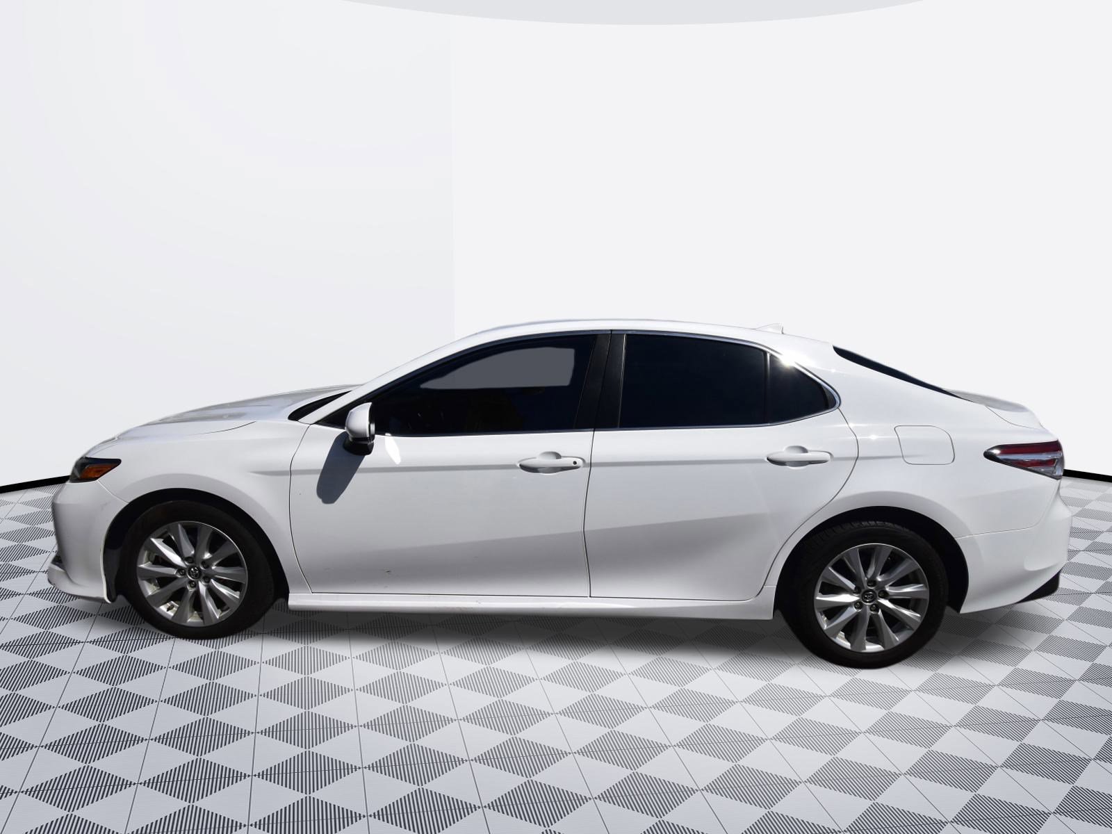 Used 2019 Toyota Camry LE image 5