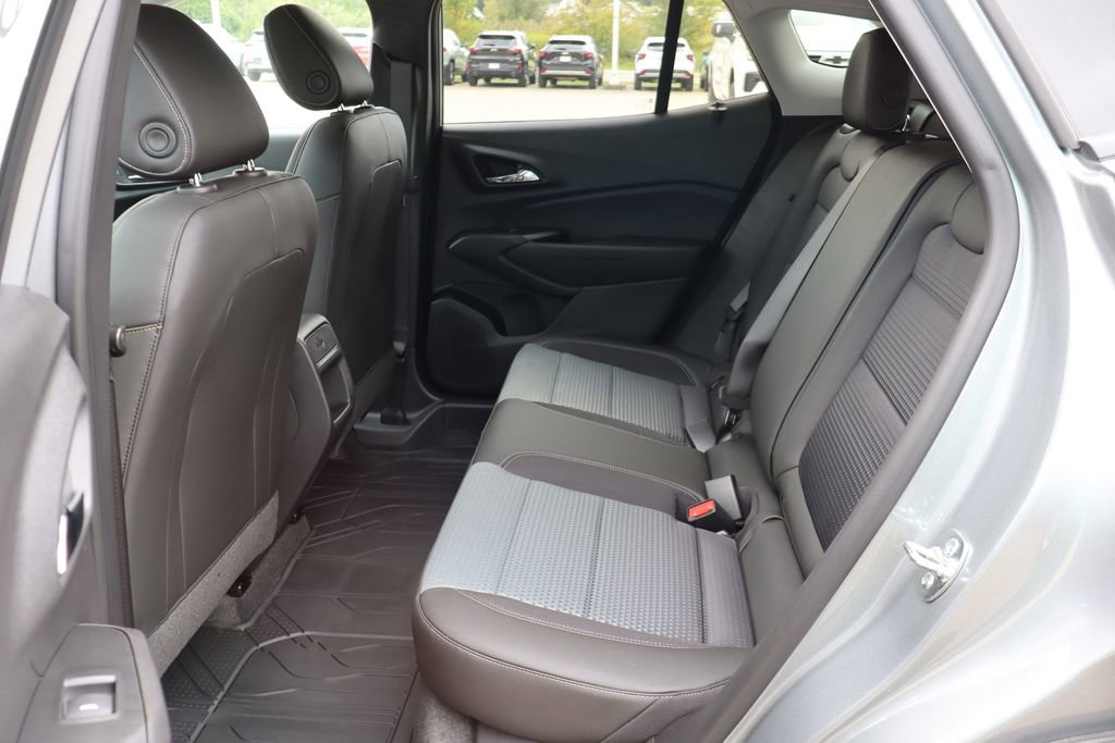 New 2025 Chevrolet Trax LT w/ Driver Confidence Package image 32