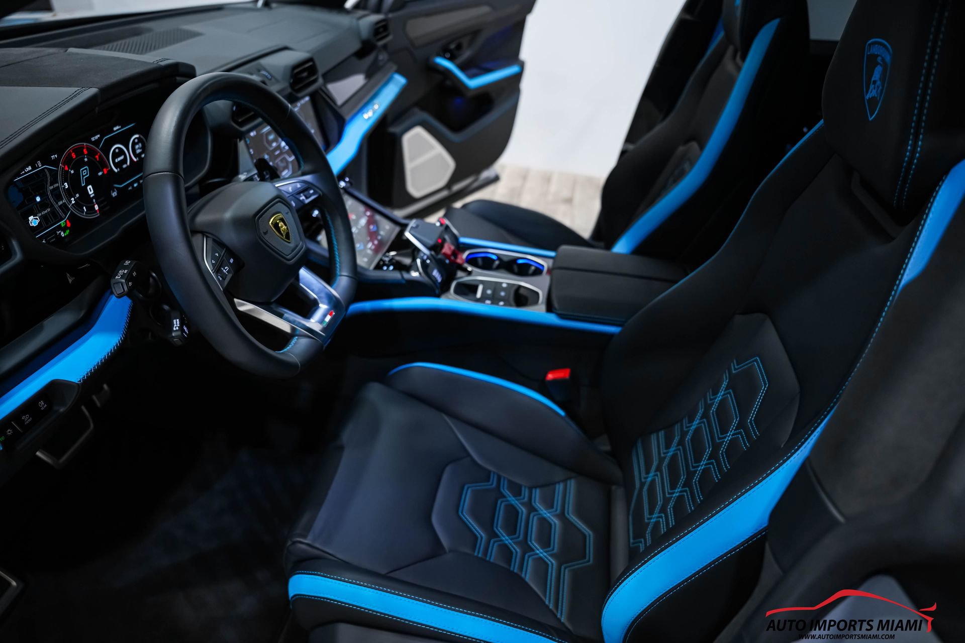 Used 2025 Lamborghini Urus SE image 40