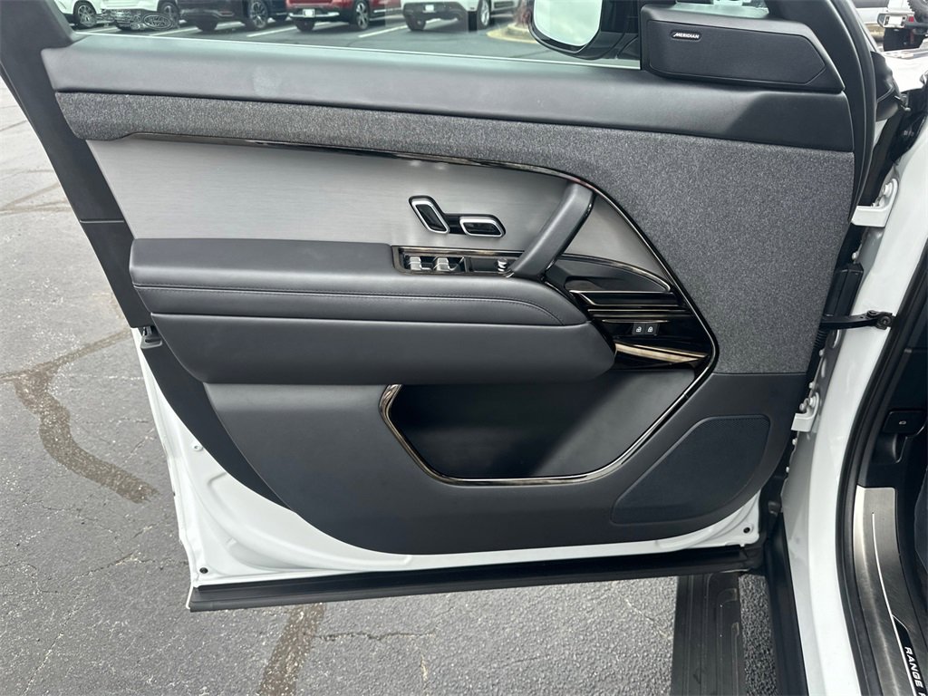 Used 2023 Land Rover Range Rover Sport SE Dynamic image 10