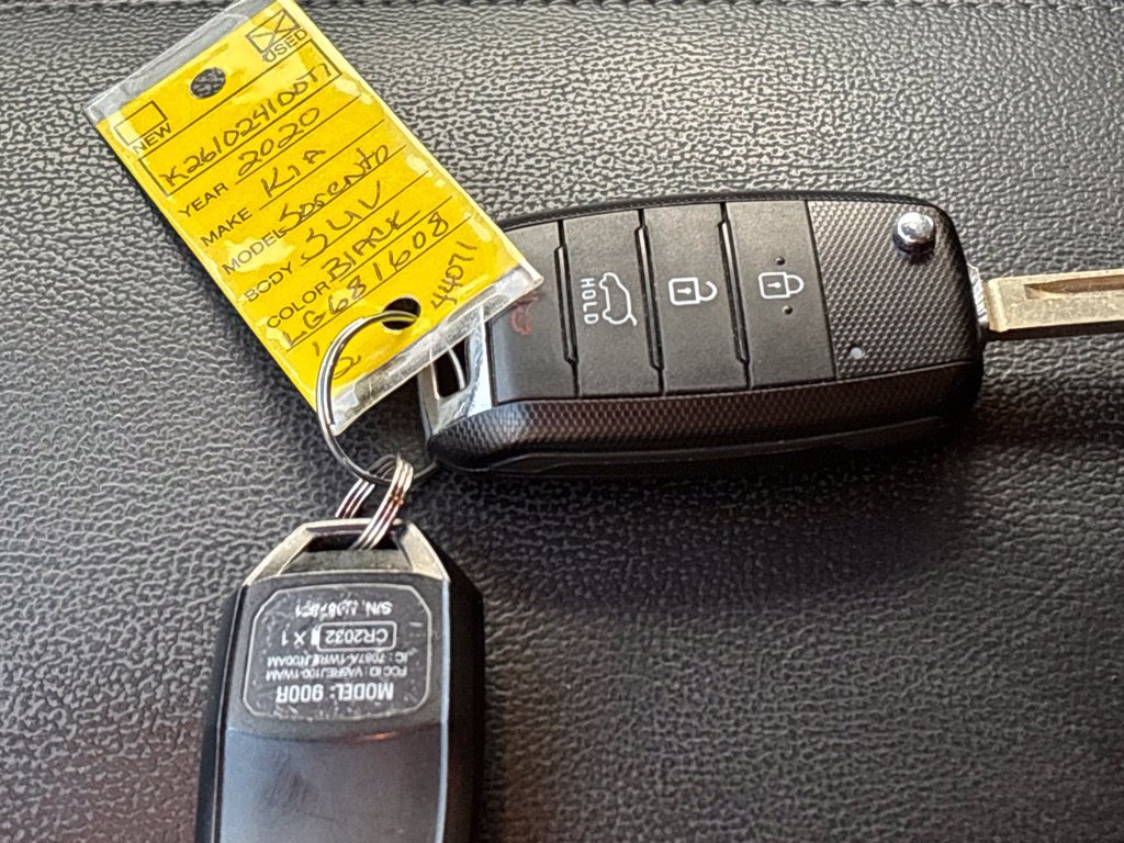 Used 2020 Kia Sorento LX FWD image 29