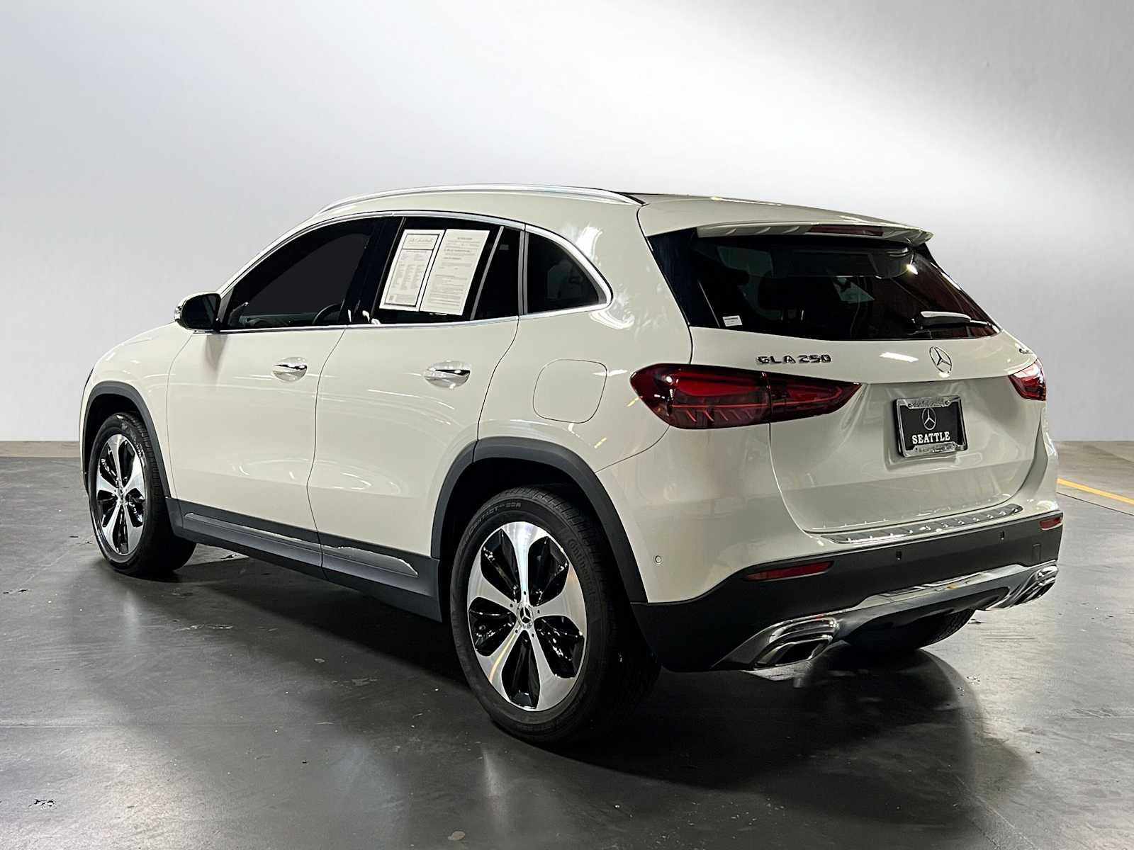 Used 2025 Mercedes-Benz GLA 250 4MATIC image 5
