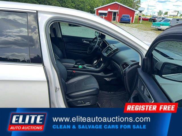 Used 2018 Ford Edge Titanium w/ Equipment Group 302A FWD image 10