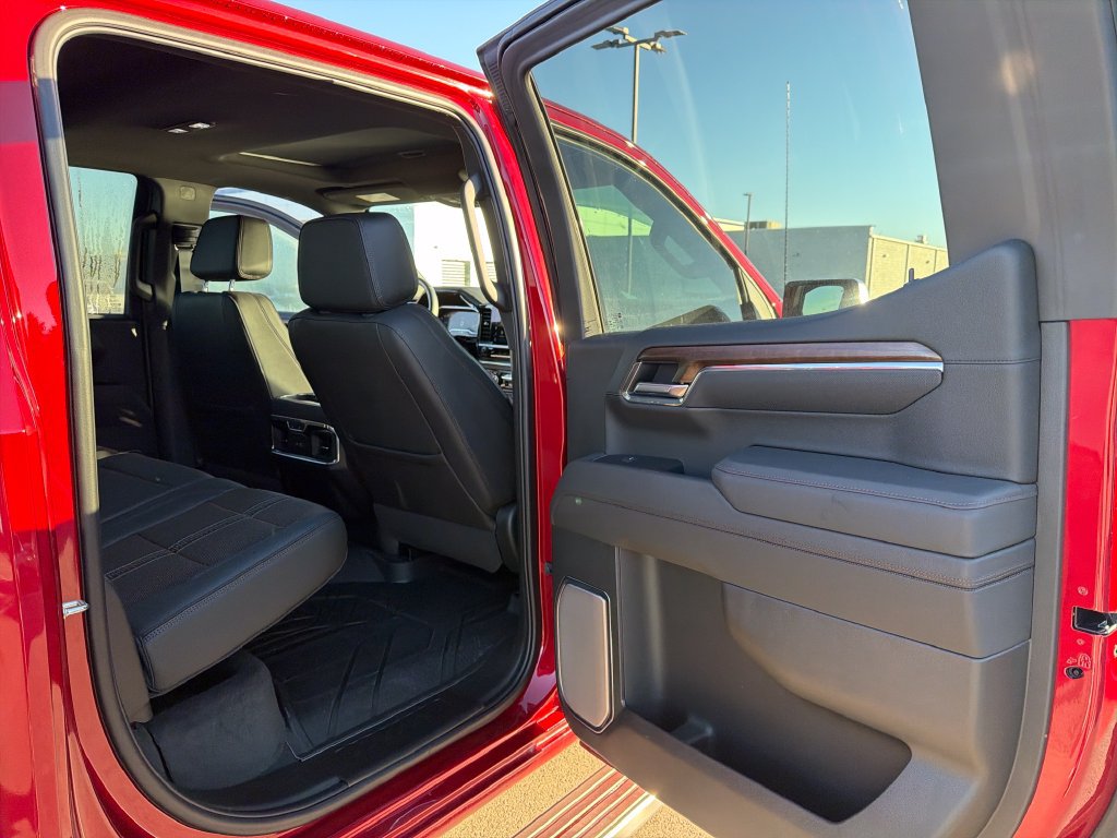 Used 2025 Chevrolet Silverado 1500 High Country w/ High Country Premium Package AWD/4WD image 36