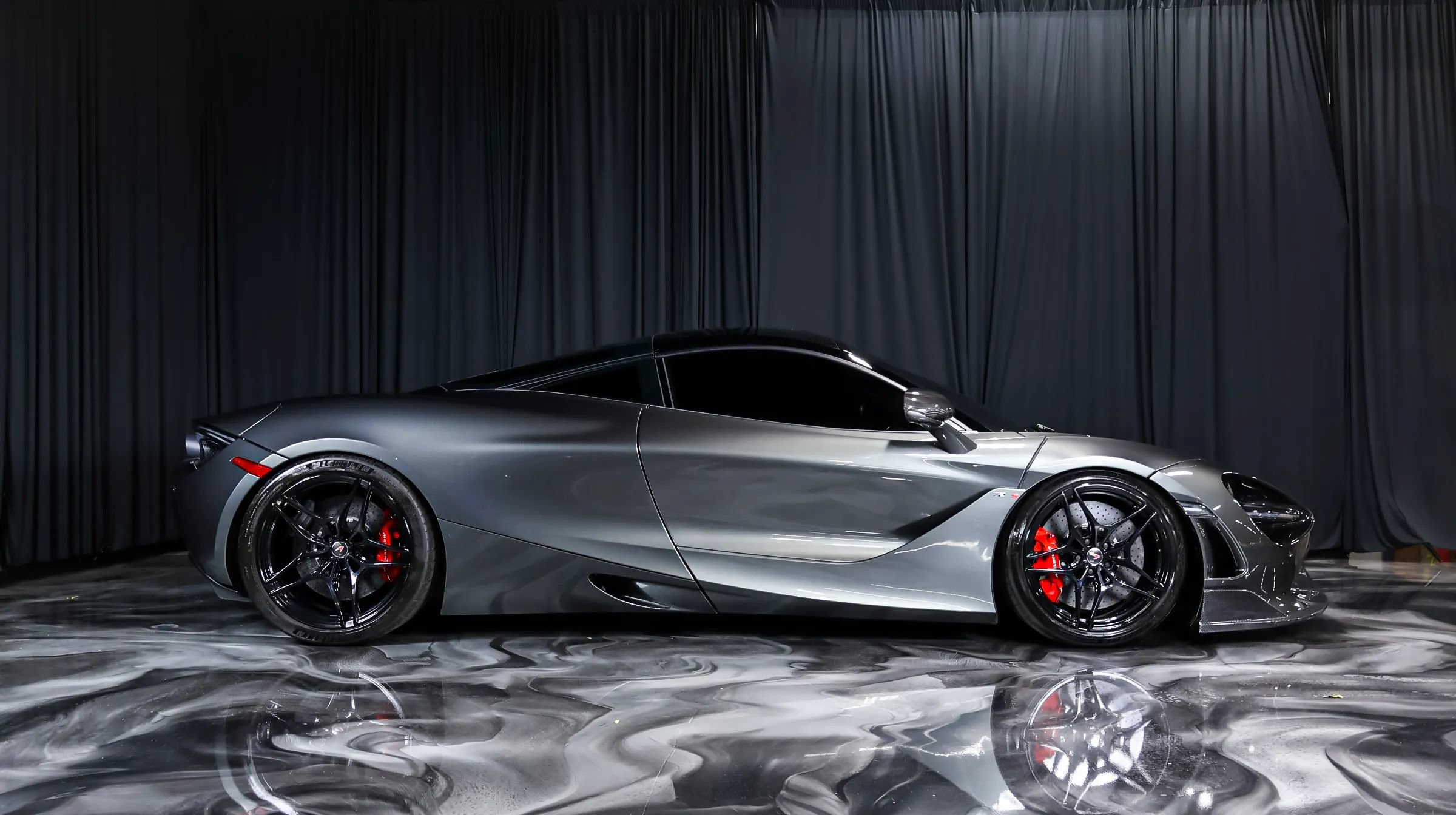 Used 2018 McLaren 720S Luxury RWD image 2