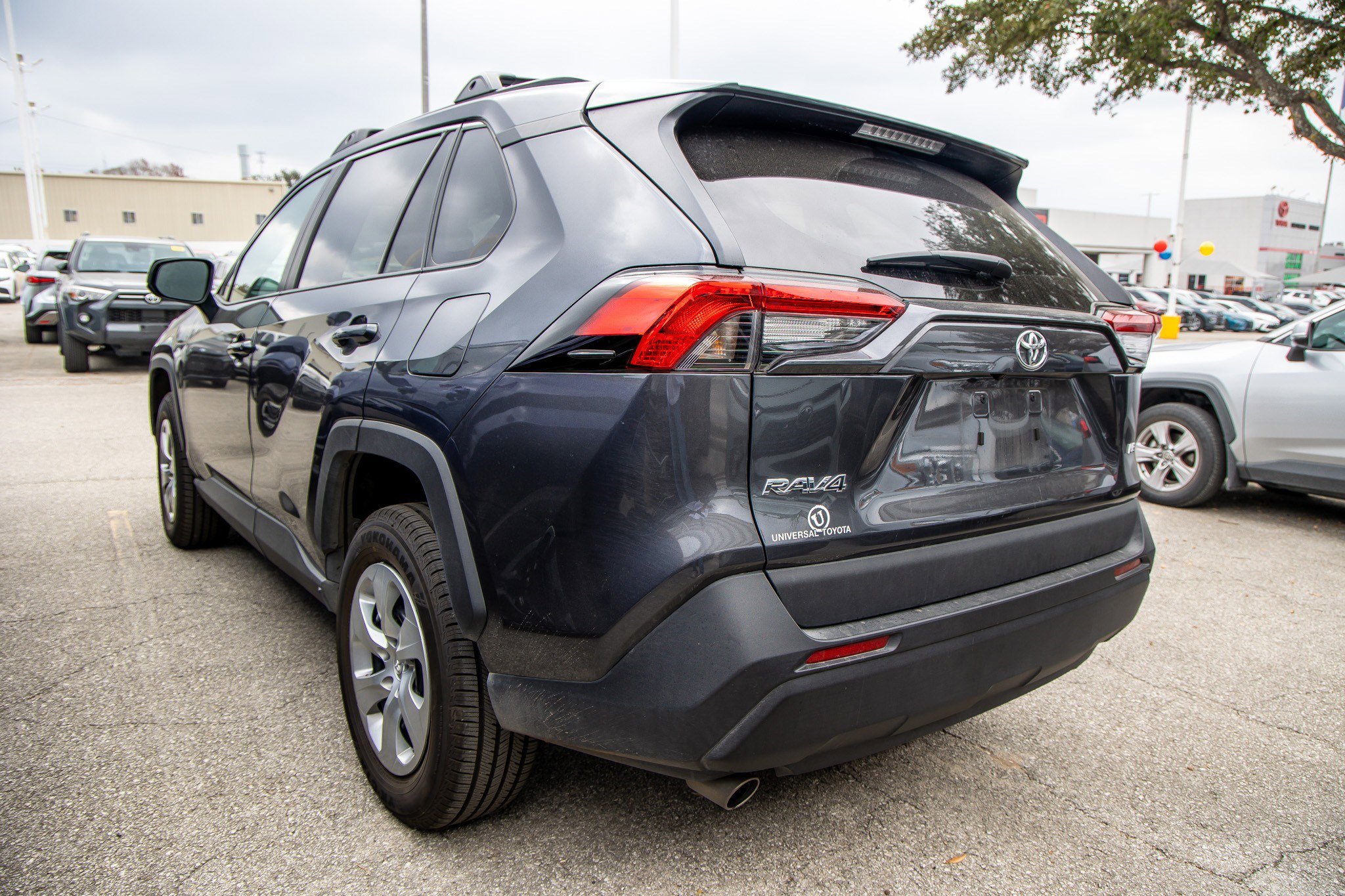 Used 2020 Toyota RAV4 LE image 10