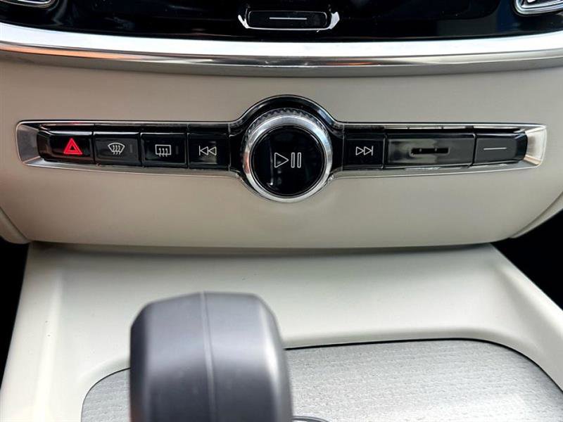 Used 2024 Volvo V60 B5 Cross Country Plus image 38