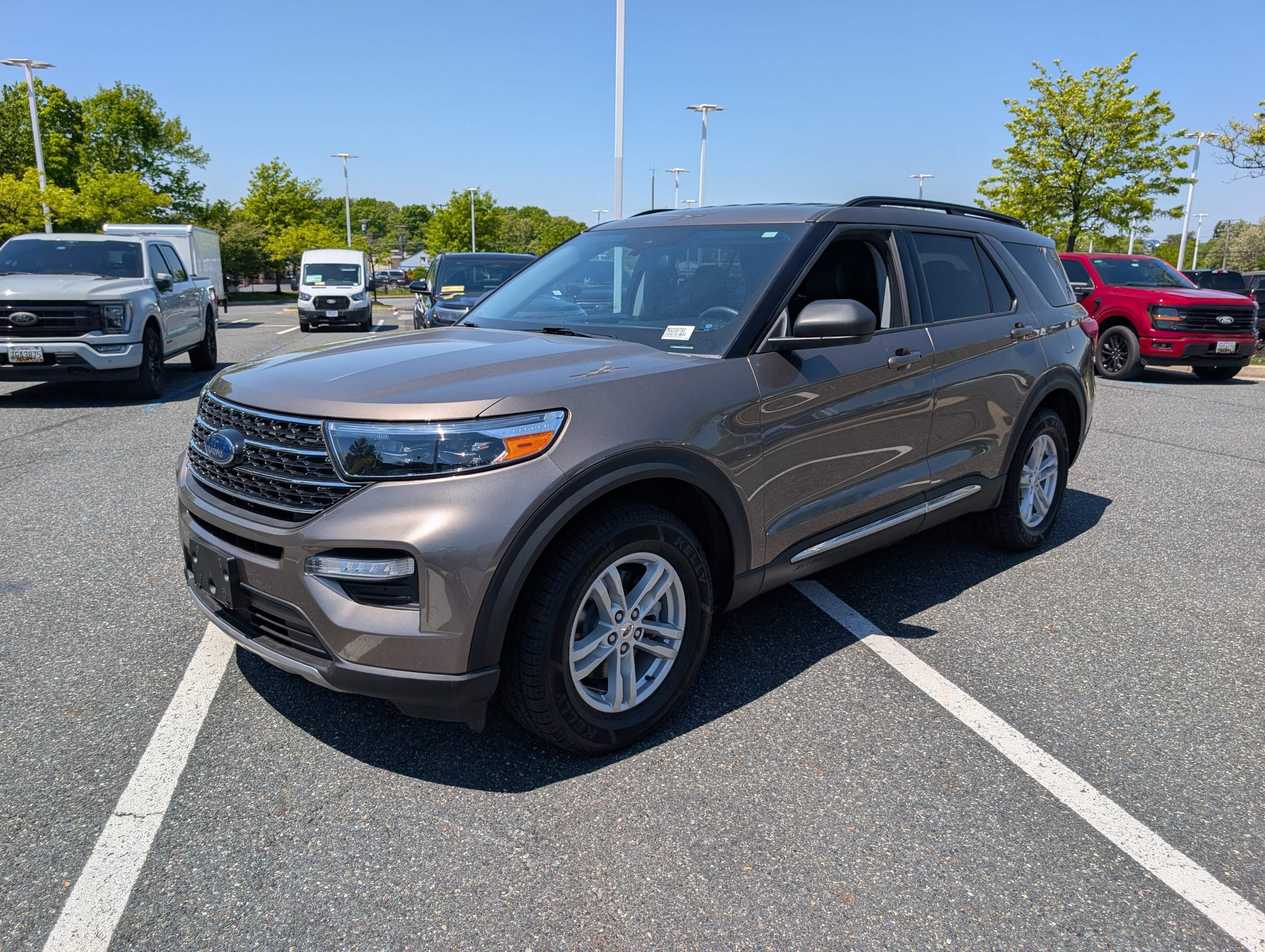 Used 2021 Ford Explorer XLT w/ Equipment Group 202A AWD/4WD image 7