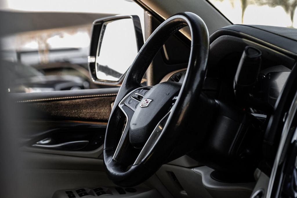 Used 2020 Cadillac Escalade ESV Premium Luxury image 12