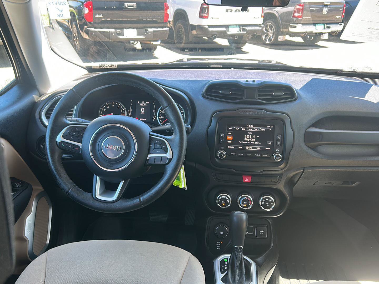 Used 2015 Jeep Renegade Latitude AWD/4WD image 16