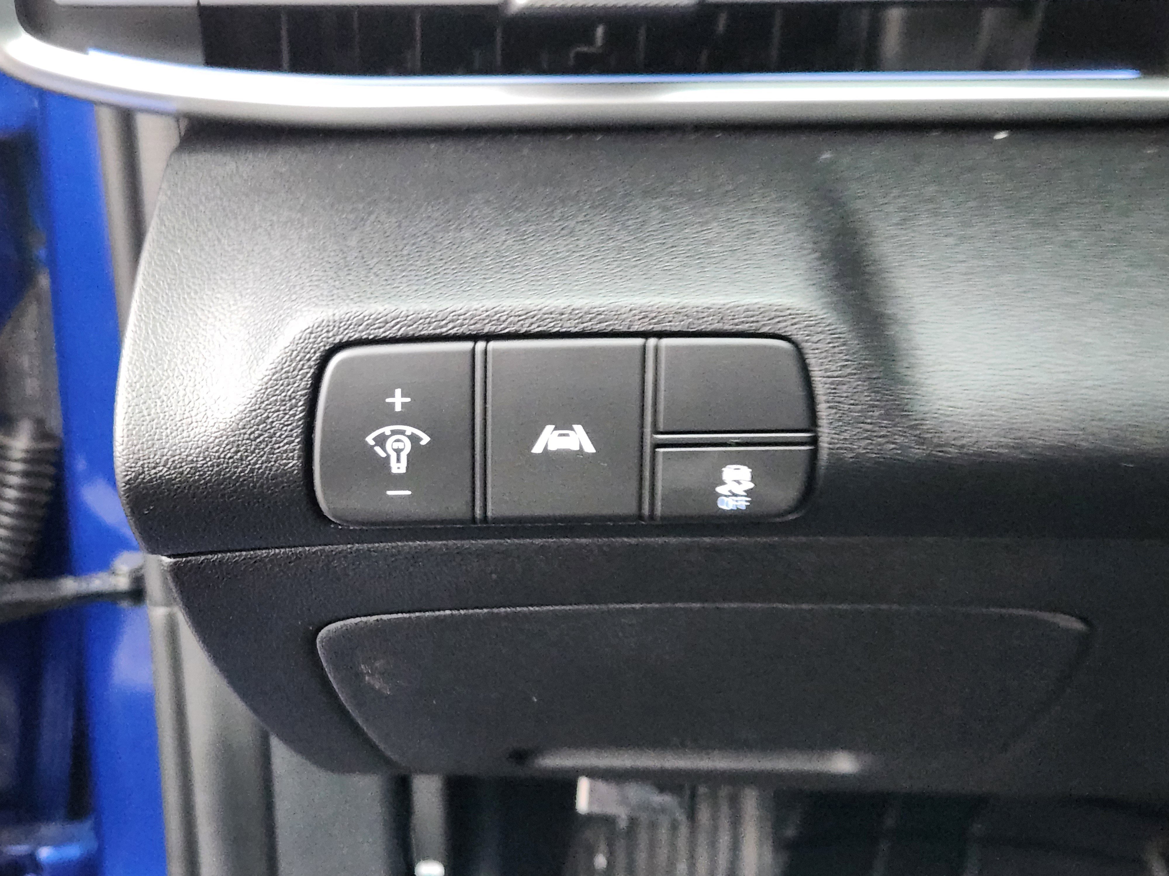 Certified 2023 Hyundai Elantra Limited w/ Preferred Accessory Package image 26