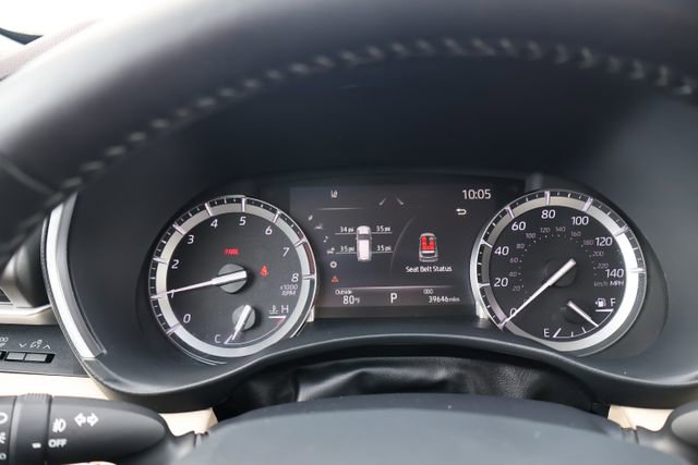 Used 2022 Toyota Highlander XLE AWD/4WD image 16