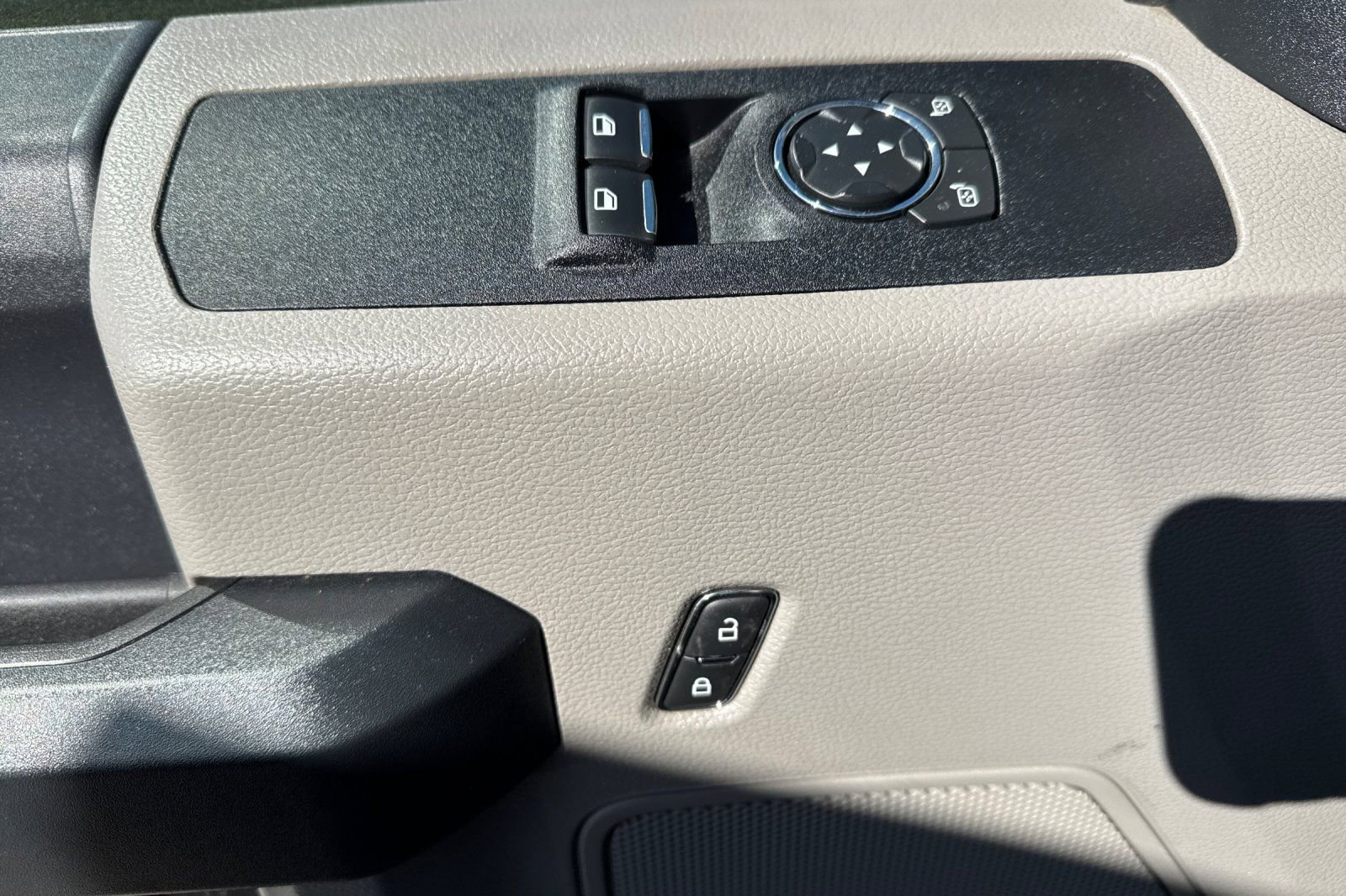 Used 2022 Ford F550 16Ft Stakebed image 11