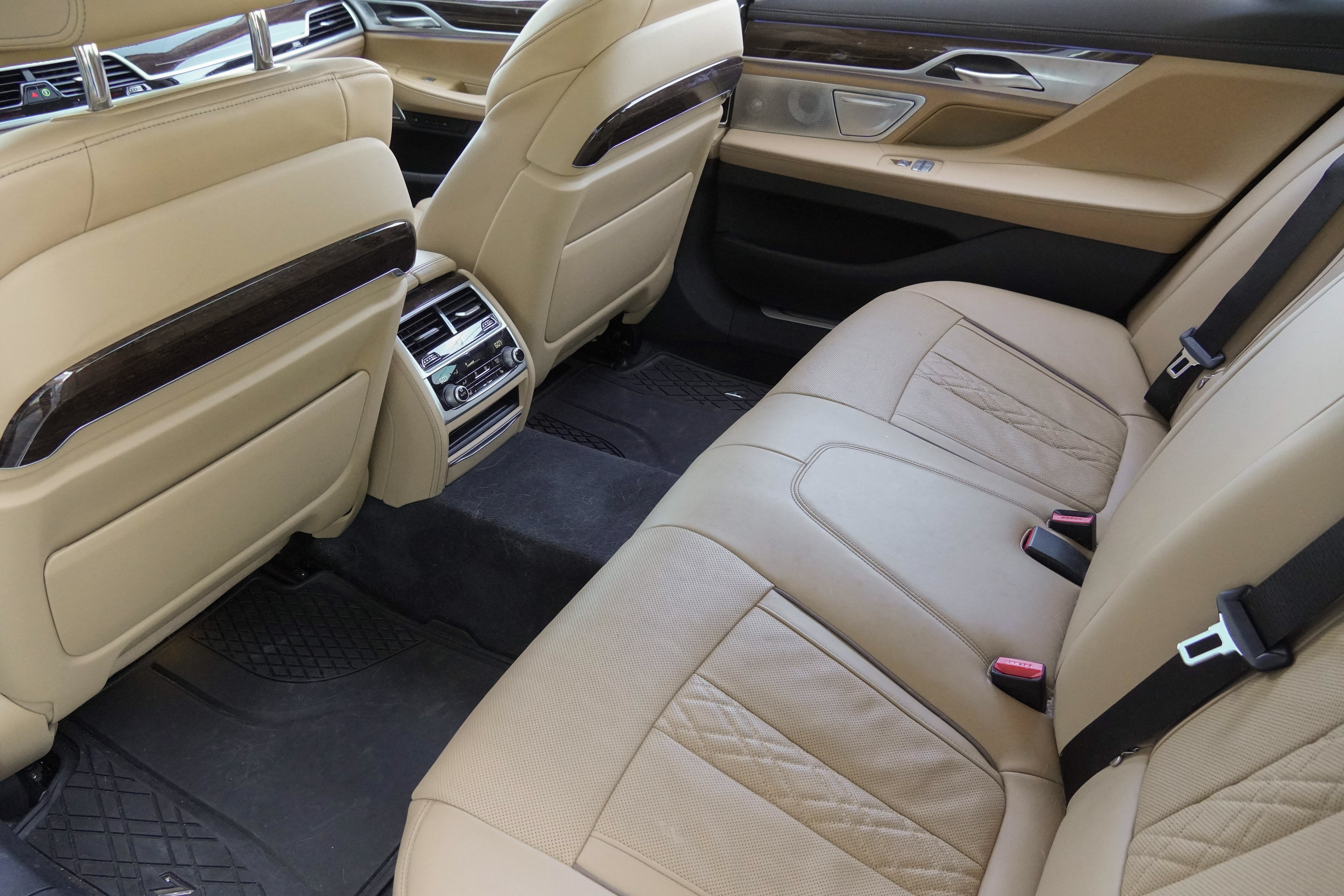 Used 2021 BMW 740i w/ Premium Package RWD image 33