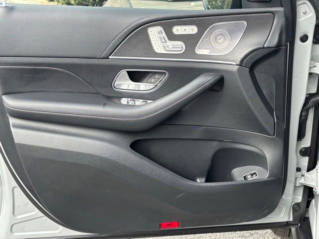 Used 2025 Mercedes-Benz GLS 580 4MATIC image 13