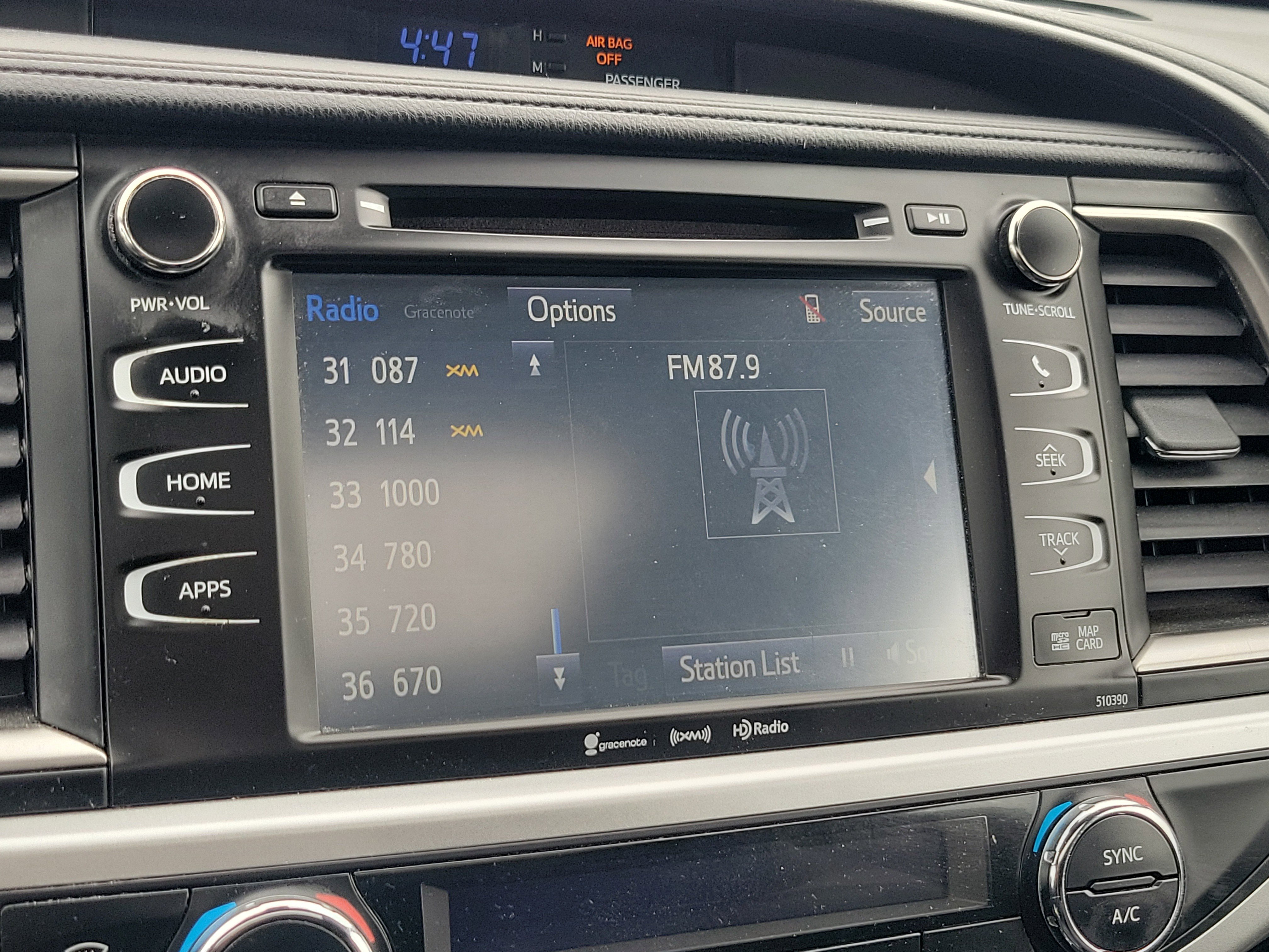 Certified 2018 Toyota Highlander SE AWD/4WD image 29