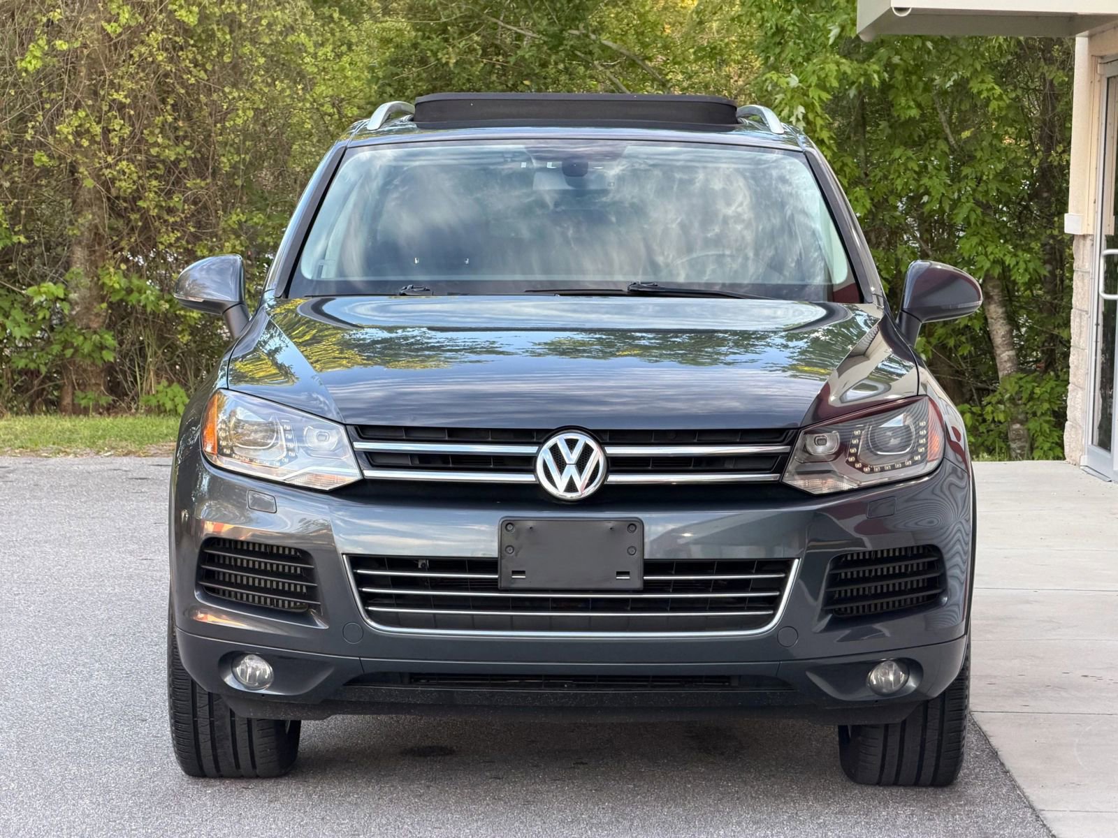 Used 2012 Volkswagen Touareg Sport AWD/4WD image 2