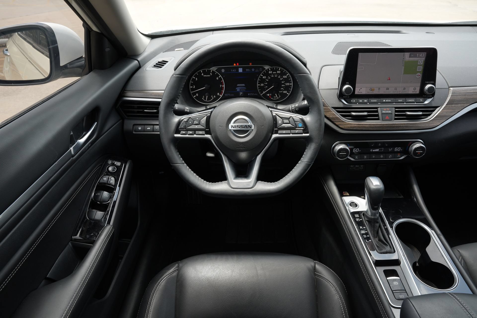 Used 2022 Nissan Altima 2.5 SL FWD image 9