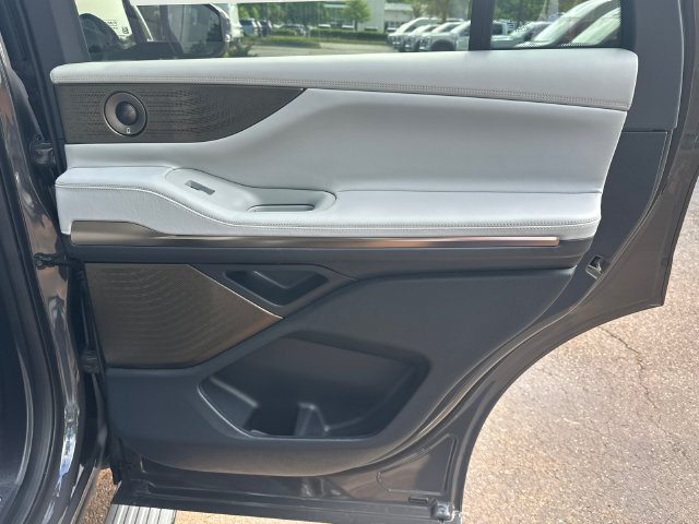 New 2026 Lincoln Navigator Black Label w/ Black Label Special Edition AWD/4WD image 18
