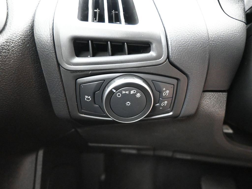 Used 2018 Ford Focus SE image 18