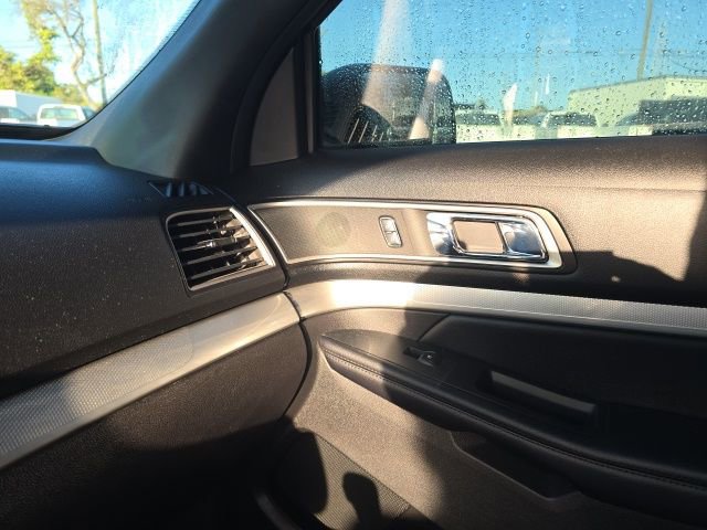 Used 2017 Ford Explorer XLT w/ Equipment Group 202A image 15