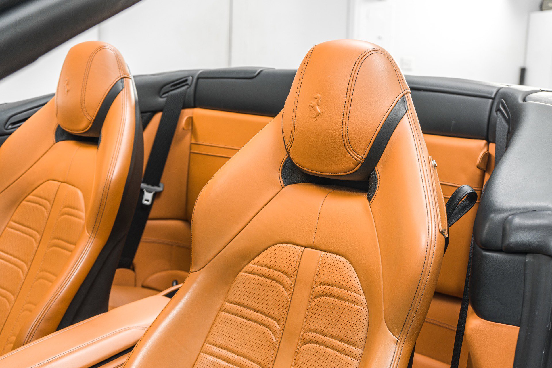 Used 2015 Ferrari California T image 26