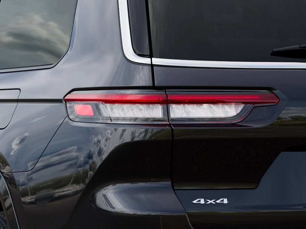 New 2025 Jeep Grand Cherokee L Overland w/ Advanced Protech Group III AWD/4WD image 9