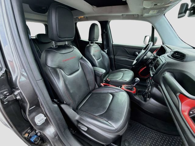 Used 2017 Jeep Renegade Trailhawk w/ Premium Trailhawk Package AWD/4WD image 29