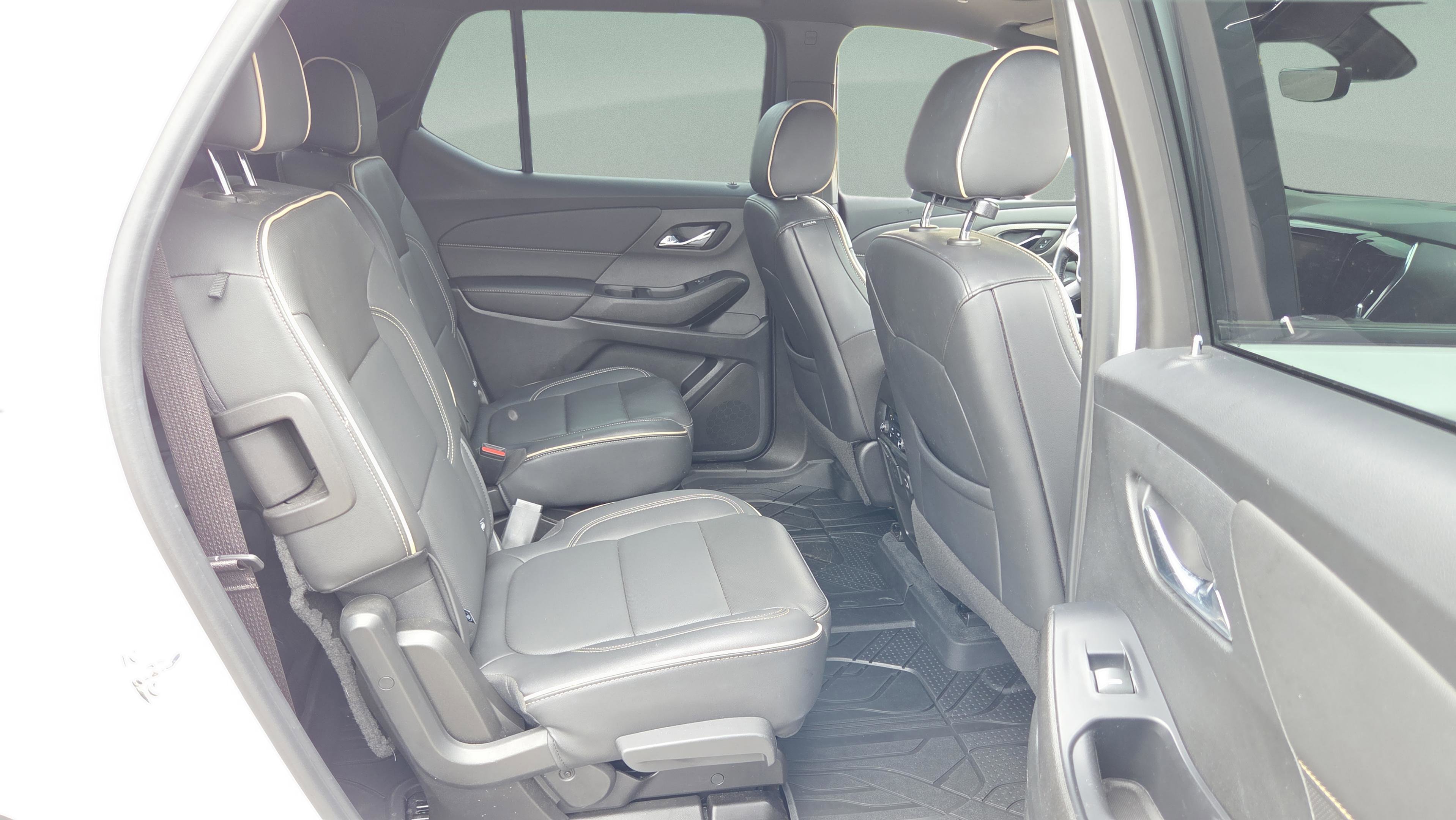 Used 2022 Chevrolet Traverse Premier w/ Redline Edition FWD image 14