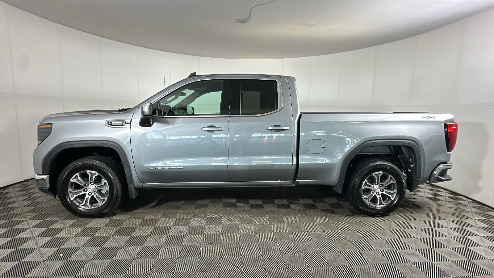 New 2026 GMC Sierra 1500 SLE AWD/4WD image 7