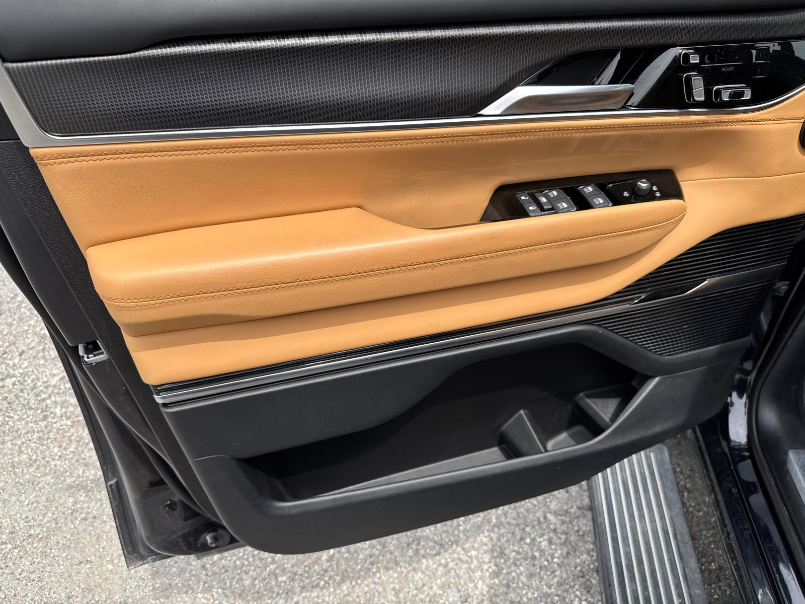 Certified 2025 Jeep Grand Wagoneer L Series III w/ Quick Order Packagew 28T AWD/4WD image 12