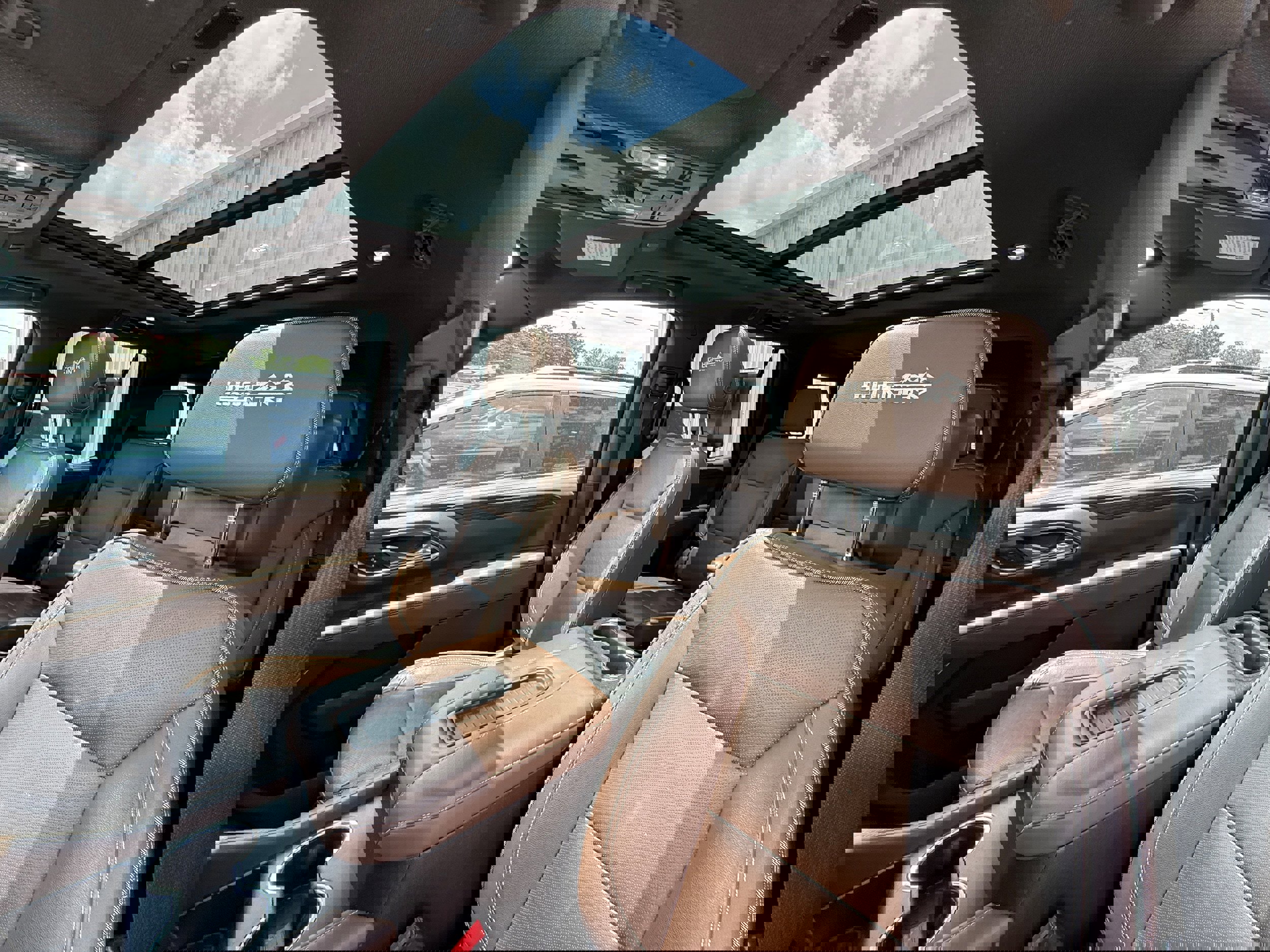 Used 2021 Chevrolet Tahoe High Country w/ Premium Package image 33