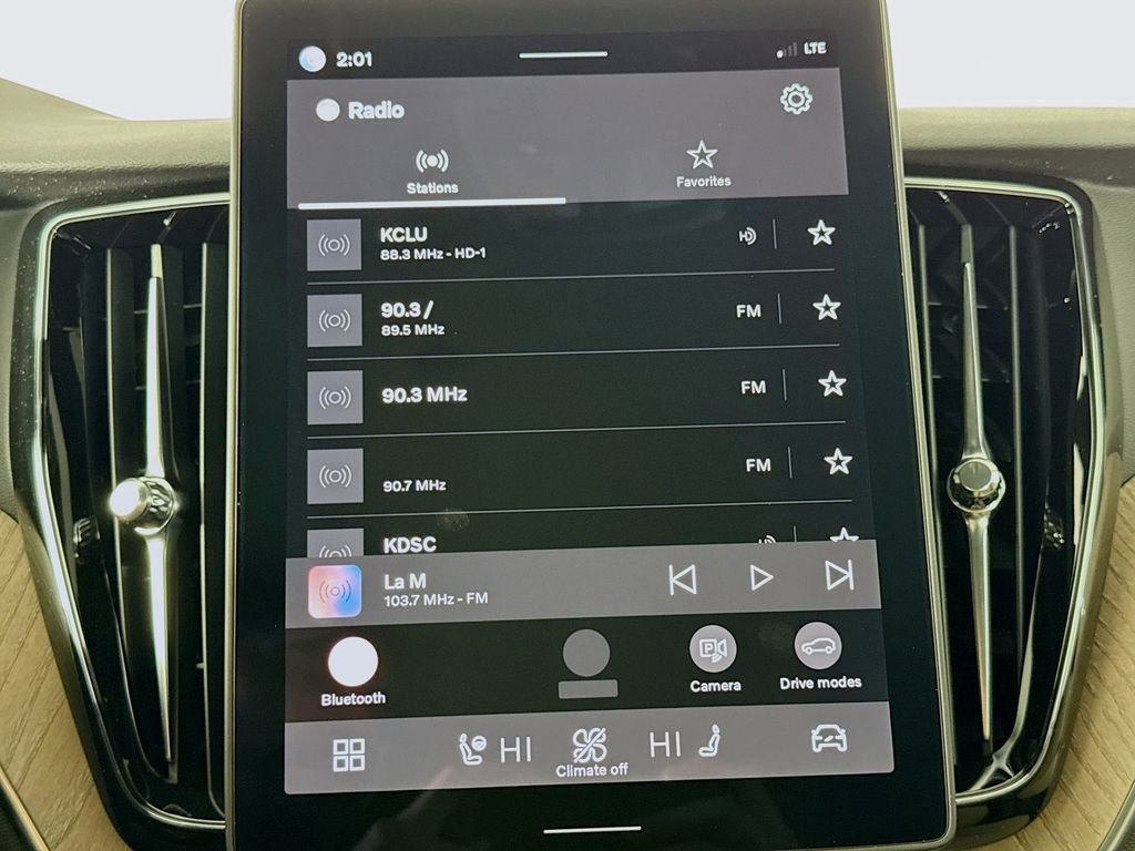 Used 2026 Volvo XC60 B5 Plus w/ Climate Package PRO image 14