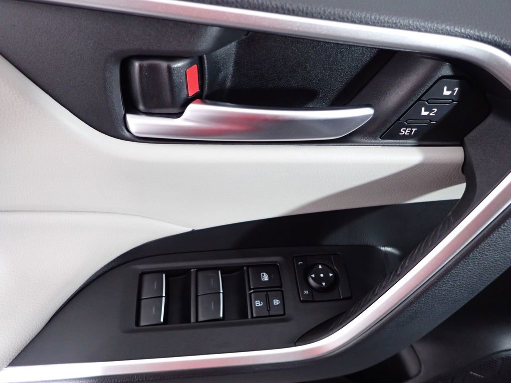 Used 2023 Toyota RAV4 XLE Premium image 24