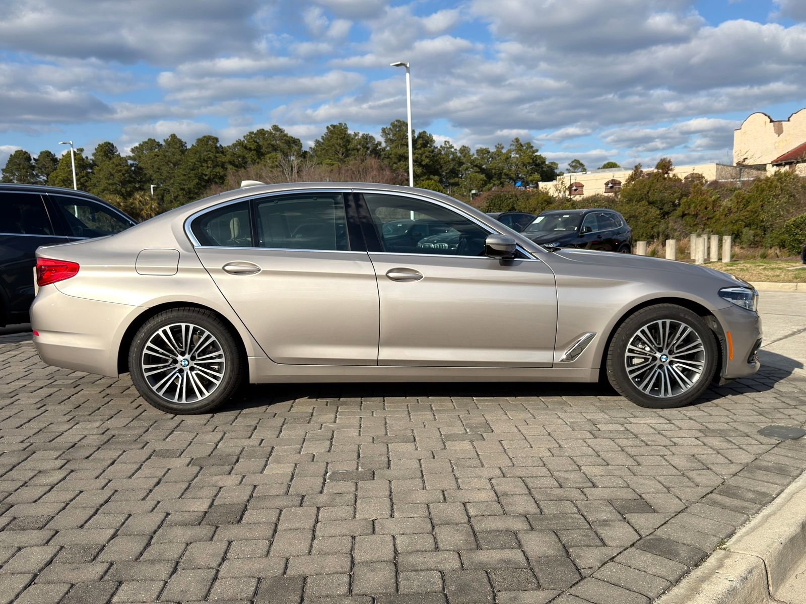 Used 2019 BMW 530i w/ Executive Package image 8