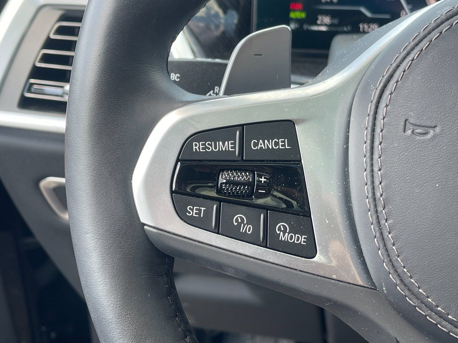 Used 2024 BMW X7 xDrive40i w/ Executive Package image 29