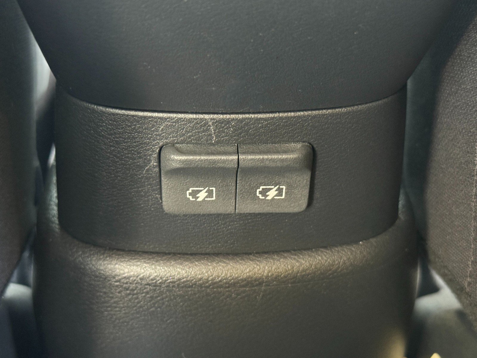 Used 2021 Nissan Versa SV FWD image 27