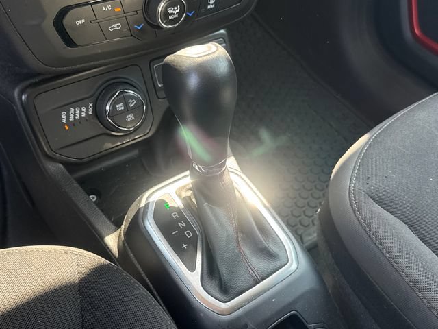 Used 2023 Jeep Renegade Trailhawk AWD/4WD image 15