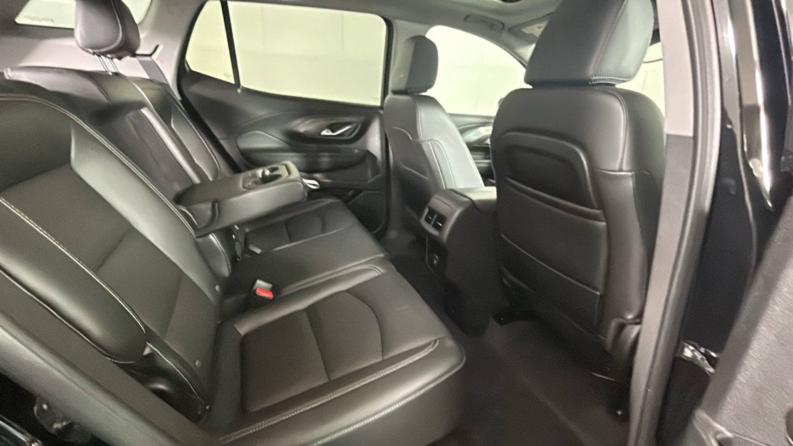 Used 2024 GMC Terrain SLT w/ Elevation Edition FWD image 33