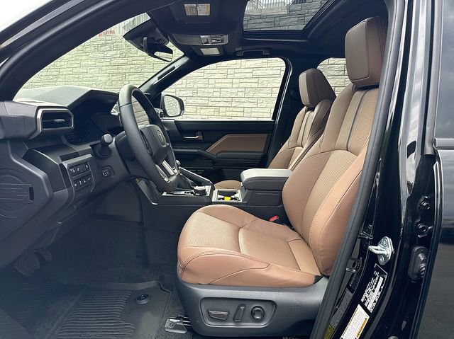 Used 2025 Toyota 4Runner Limited AWD/4WD image 13
