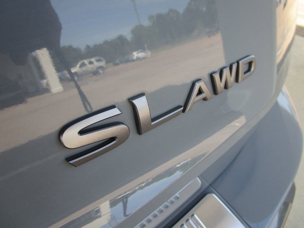 Used 2025 Nissan Rogue SL AWD/4WD image 13